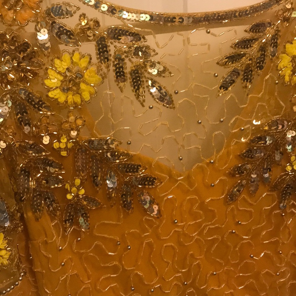 Long embellished beaded gown (yellow gold) - Picture 9 of 13